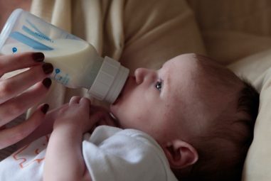 7 Best Bottles for Reflux: Beneficial Options for Every Mother and Child